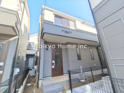 駅徒歩7分の新築分譲住宅。周囲にはスーパーをはじめとした買い物施設も揃っています。住みやすさと利便性を兼ね備えた環境です。
■昭島市玉川町5　新築一戸建て■