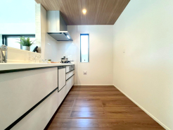 キッチンに立った位置から、リビングにいる家族に目線が届く見守りキッチン！
■小金井市前原町2　新築一戸建て■