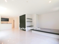 24帖超の広々LDK。南に面した窓からは暖かな陽光がたっぷり差し込みます。また通気性にも優れた設計です。
■八王子絹ヶ丘1　新築一戸建■