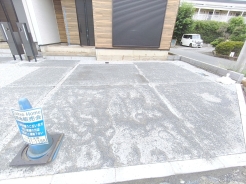 カースペースは2台可。子育て世代や車2台を条件にお探しの方には必見です！
■小金井市中町2　新築一戸建■