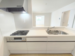 キッチンからリビング全体を見渡せるので、小さなお子様がいらしても様子を見ながら家事ができますね。
■八王子市狭間町　新築一戸建■