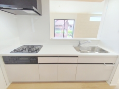 家族が集まるリビングダイニングキッチンは自然とコミュニケーションが取れる設計となっております。
■昭島市福島町3　新築一戸建て■