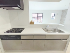 キッチンに立った位置から、リビングにいる家族に目線が届く見守りキッチン！
■昭島市福島町3　新築一戸建て■