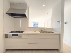 キッチンに立った位置から、リビングにいる家族に目線が届く見守りキッチン！
■立川市幸町5丁目　新築戸建て■