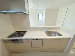 キッチンからリビング全体を見渡せるので、小さなお子様がいらしても様子を見ながら家事ができますね。
■八王子市子安町3　新築一戸建■