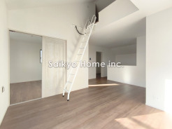 2階に設けたLDKはバルコニーからの自然光で満たされ、明るく開放感溢れる家族の寛ぎの場になります！
■昭島市朝日町3　新築一戸建て■