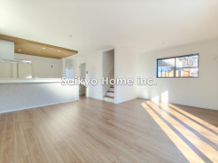 オープンでのびやかな空間を生み出すこだわりの「広がり」と「ゆとり」。家族と過ごす時間を大切にした住空間です。
■八王子市上柚木　新築戸建■