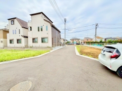 前面道路は5mの幅広な道路です。入出庫の際もらくらくです。■府中市白糸台1　売地■
