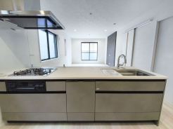 キッチンからリビング全体を見渡せるので、小さなお子様がいらしても様子を見ながら家事ができますね。
■立川市柏町3　新築一戸建■