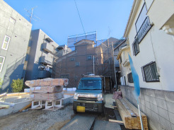 前面道路は車通りも少なく、お子さまのいるご家庭でも安心ですね。
■立川市柏町3　新築一戸建■