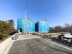 前面道路は車通りも少なく、お子さまのいるご家庭でも安心ですね。■立川市柏町4　新築一戸建■