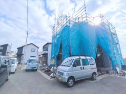 小学校まで徒歩8分ほど。お子様の負担も少なく、安心して通学できますね。■立川市柏町4　新築一戸建■