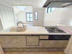 キッチンに立った位置から、リビングにいる家族に目線が届く見守りキッチン！
図■府中市分梅町1　新築一戸建■