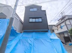 周囲にはスーパーをはじめとした買い物施設も揃っています。住みやすさと利便性を兼ね備えた環境です。■三鷹市牟礼6　新築一戸建て■