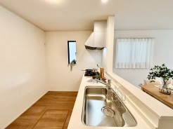 キッチンからリビング全体を見渡せるので、小さなお子様がいらしても様子を見ながら家事ができますね
■府中市新町3丁目　新築戸建て■