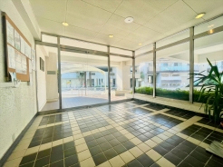 ゆったりとしたロビー。採光も明るすぎず暗すぎずちょうどよい空間です。