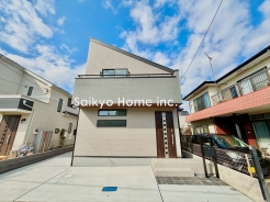 南向きの住宅は日当たりも良好。晴れの日はバルコニーでたっぷりと洗濯物を干すことができ家事もはかどりますよ。■府中市白糸台3　新築一戸建て■