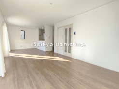 家族が集うリビングルームは、いつも明るい笑い声が溢れていそうです。
■小平市小川町1　新築一戸建て■