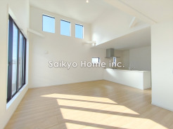 2階に設けたLDKはバルコニーからの自然光で満たされ、明るく開放感溢れる家族の寛ぎの場になります！
■国分寺市高木町3　新築一戸建て■