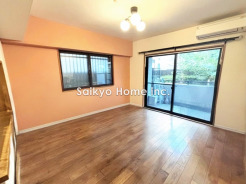 家族が集うLDKは、キッチン・ダイニング・リビングが一つの空間になった間取り。大きな窓から明るさを確保。奥様に嬉しいキッチンからLDを見渡せます。■立川市錦町6　マンション■