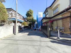 前面道路は住宅地専用の道路。車通りも少なく、子育てにも安心です。■日野市西平山5　新築一戸建■