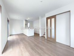 居心地の良いリビングは自然と家族が集まるコミュニケーションスペースとして活用できます。
■府中市四谷3　新築一戸建て■