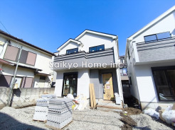 駅チカの子育てにも嬉しい、緑豊かな自然が広がる閑静な住宅地、この機会に是非現地をご覧ください。■府中市紅葉丘3　新築一戸建て■
