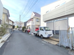 子育てにも嬉しい、緑豊かな自然が広がる閑静な住宅地、南向きの邸宅です。この機会に是非現地をご覧ください。■国分寺市泉町1　新築一戸建て■
