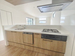 キッチンに立った位置から、リビングにいる家族に目線が届く見守りキッチン！
■八王子台町3　新築一戸建て■