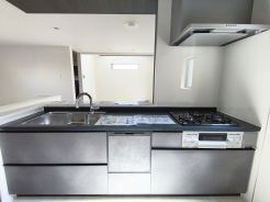 キッチンに立った位置から、リビングにいる家族に目線が届く見守りキッチン！
■国分寺市本多4丁目　新築戸建て■