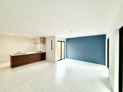 オープンでのびやかな空間を生み出すこだわりの「広がり」と「ゆとり」。家族と過ごす時間を大切にした住空間です。■八王子上柚木　新築一戸建■