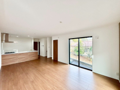 オープンでのびやかな空間を生み出すこだわりの「広がり」と「ゆとり」。家族と過ごす時間を大切にした住空間です。
■八王子上柚木　新築一戸建■