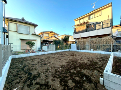 小学校まで徒歩3分ほど。お子様の負担も少なく、安心して通学できますね。■府中市紅葉丘2　条件付売地■