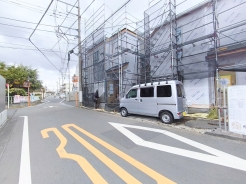 前面道路は4mの幅広な道路です。入出庫の際もらくらくです。■立川市栄町3　新築一戸建て■