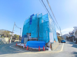 穏やかな雰囲気漂う、緑と調和した街並みに建つ新築一戸建て。
■府中市押立町5　新築一戸建て■