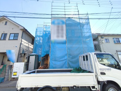 南向きの住宅は日当たりも良好。晴れの日はバルコニーでたっぷりと洗濯物を干すことができ家事もはかどりますよ。■国立市泉2　新築一戸建て■