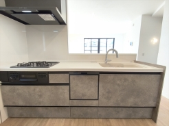 キッチンに立った位置から、リビングにいる家族に目線が届く見守りキッチン！
■立川市錦町2　新築一戸建て■