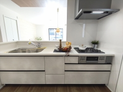 キッチンからリビング全体を見渡せるので、小さなお子様がいらしても様子を見ながら家事ができますね。
■八王子市台町1丁目　新築戸建て■