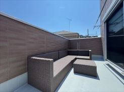 南向きの住宅は日当たりも良好。晴れの日はバルコニーでたっぷりと洗濯物を干すことができ家事もはかどりますよ。■福生市武蔵野台1　分譲住宅■