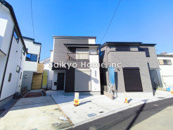 人気の文教都市、国立エリア。整備された美しい街並みと充実した教育環境が魅力。天竜ヒノキのぬくもりが感じられる邸宅です。■国立市西1　新築一戸建て■