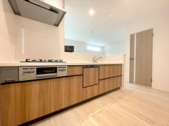 採光良好なリビングは、ご家族の憩いの空間。居心地の良い快適な安らぎの場所にもなりそうです。■八王子市大和田町1　新築一戸建て■