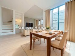 2階LDKは両面バルコニーからの自然光で満たされ、明るく開放感溢れる家族の寛ぎの場になります！豊富な収納も魅力的！※家具等はCG加工しています■国立市東　新築一戸建て■