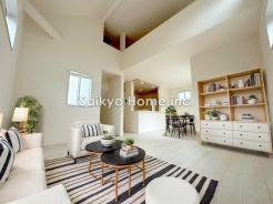 開放的な空間と、陽当たりが魅力のリビングルーム。家族の時間をゆったりと過ごせるプランニングになっています。※家具等はCG加工しております。■狛江市和泉本町3　新築一戸建て■