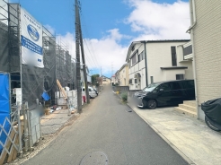 前面道路は4メートル。駐車が苦手な方にも嬉しい住まいです。■国分寺市新町2　新築一戸建て■
