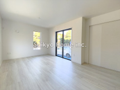 オープンでのびやかな空間を生み出すこだわりの「広がり」と「ゆとり」。家族と過ごす時間を大切にした住空間です。
■三鷹市大沢5　新築一戸建て■