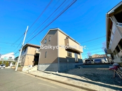 周囲にはスーパーをはじめとした買い物施設も揃っています。住みやすさと利便性を兼ね備えた環境です。■三鷹市大沢1　新築一戸建て■