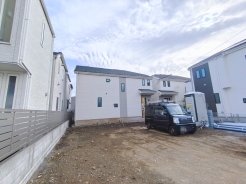 子育てにも嬉しい、緑豊かな自然が広がる閑静な住宅地です。この機会に是非現地をご覧ください。■小金井市貫井南町1　新築一戸建て■