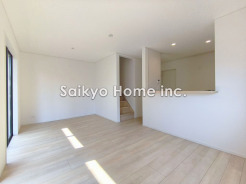 のびやかに広がるリビングは、一年を通して爽やかな光と風に癒される家族のなごみ空間です。
■府中市清水が丘3　新築一戸建■