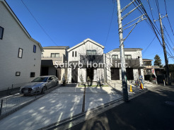 ナチュラルモダンな外観が目をひく新築分譲住宅。お友達が遊びに来た時も自慢できる邸宅です。
■調布市深大寺北町1　新築一戸建て■