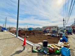 学校やお買い物施設もお近くです。暮らしにゆとりの一角です。■調布市佐須町5　新築一戸建て■